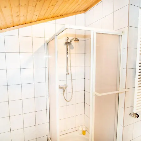 Apartment Cozy 1 Bedroom Apartment W Free Public Parking 200M Away *