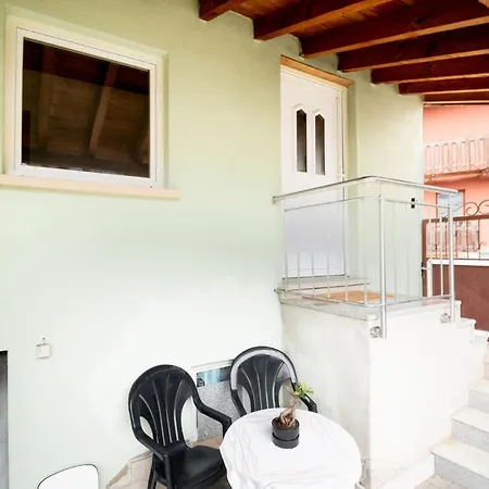 Apartment Cozy 1 Bedroom Apartment W Free Public Parking 200M Away *